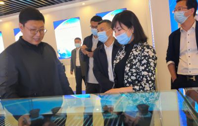 市政協(xié)副主席、市工商聯(lián)主席唐世云到寶泰隆走訪調(diào)研