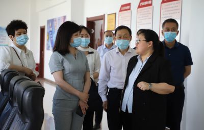 市政協(xié)副主席，市工商聯(lián)主席唐世云蒞臨寶泰隆開展石墨烯新材料專題調(diào)研座談